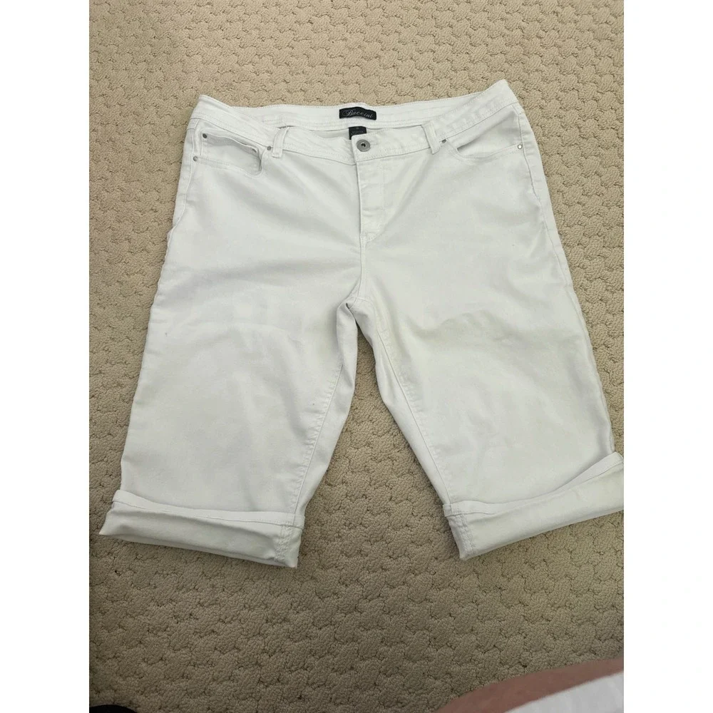 Baccini Womens White Denim Bermuda Shorts Cuffed Stretch Size 16 Knee Length